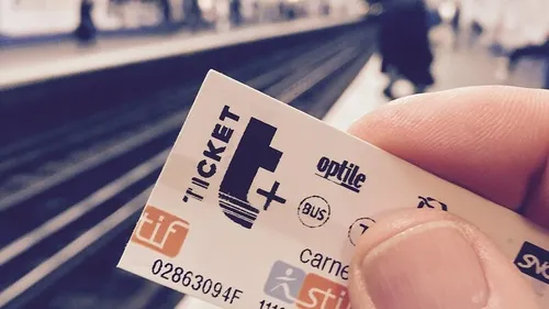 Transports : la disparition des tickets de métro cartonnés...